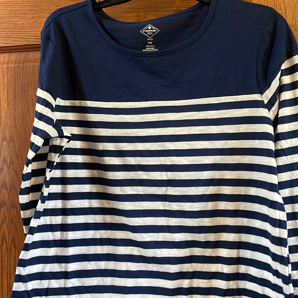 St Johnson Bay new with tags super cute petite shirt